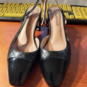 NEW ! Vaslemuse  Slingback Closed Round Toe Low Block Heel, Size 6